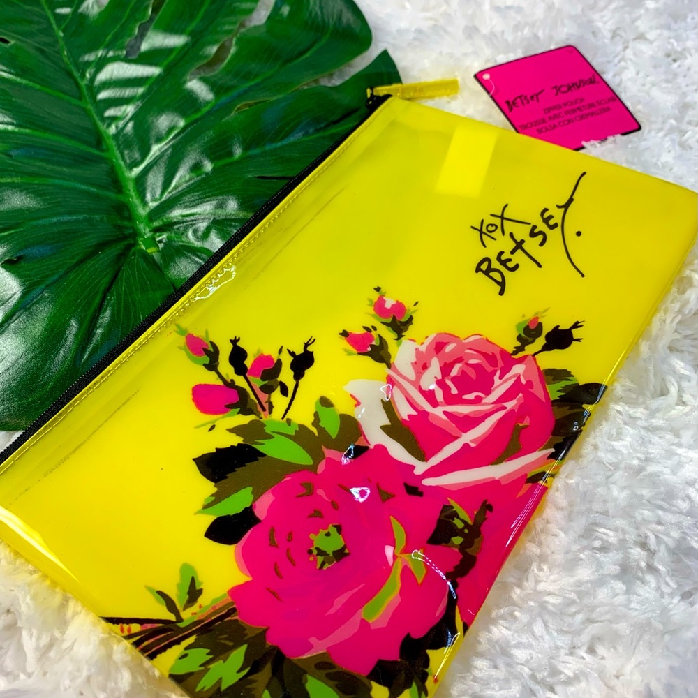 ✨NWT✨BETSEY JOHNSON Make-Up Bag/ Zipper Pouch